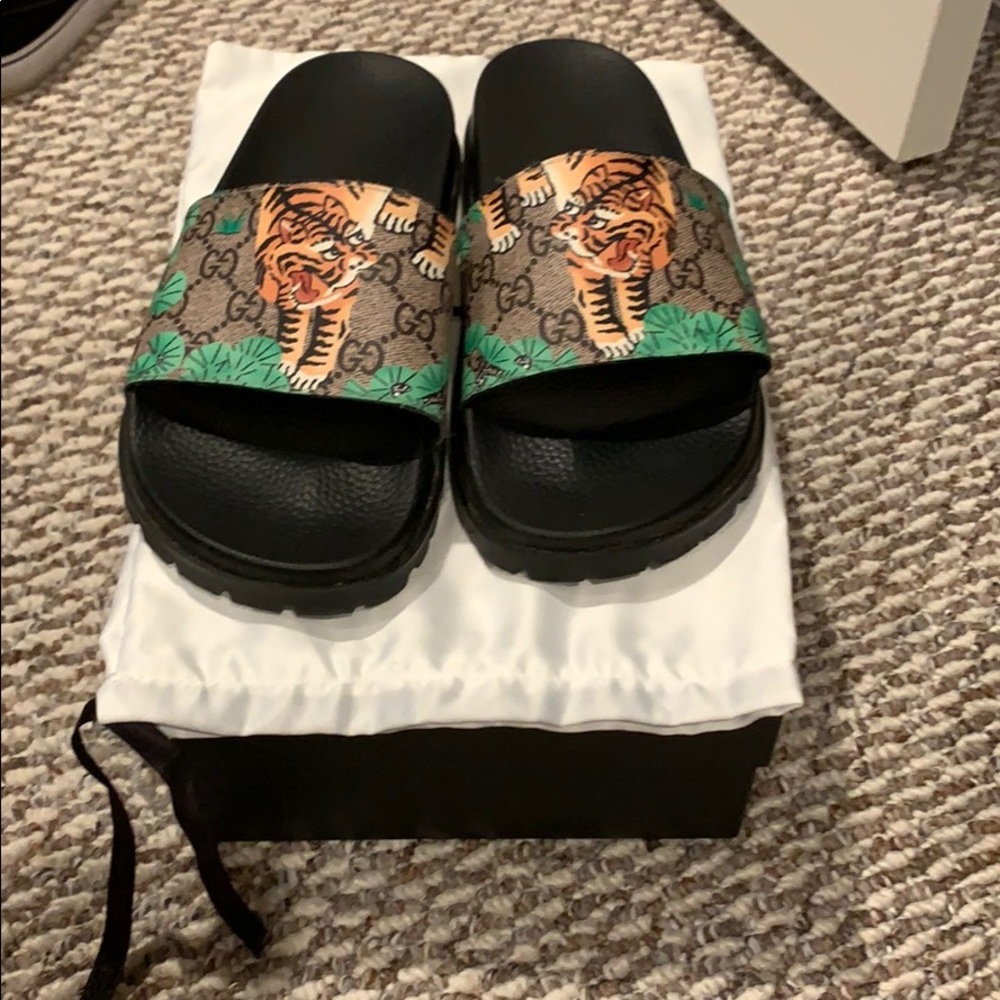Gucci tiger men’s slides